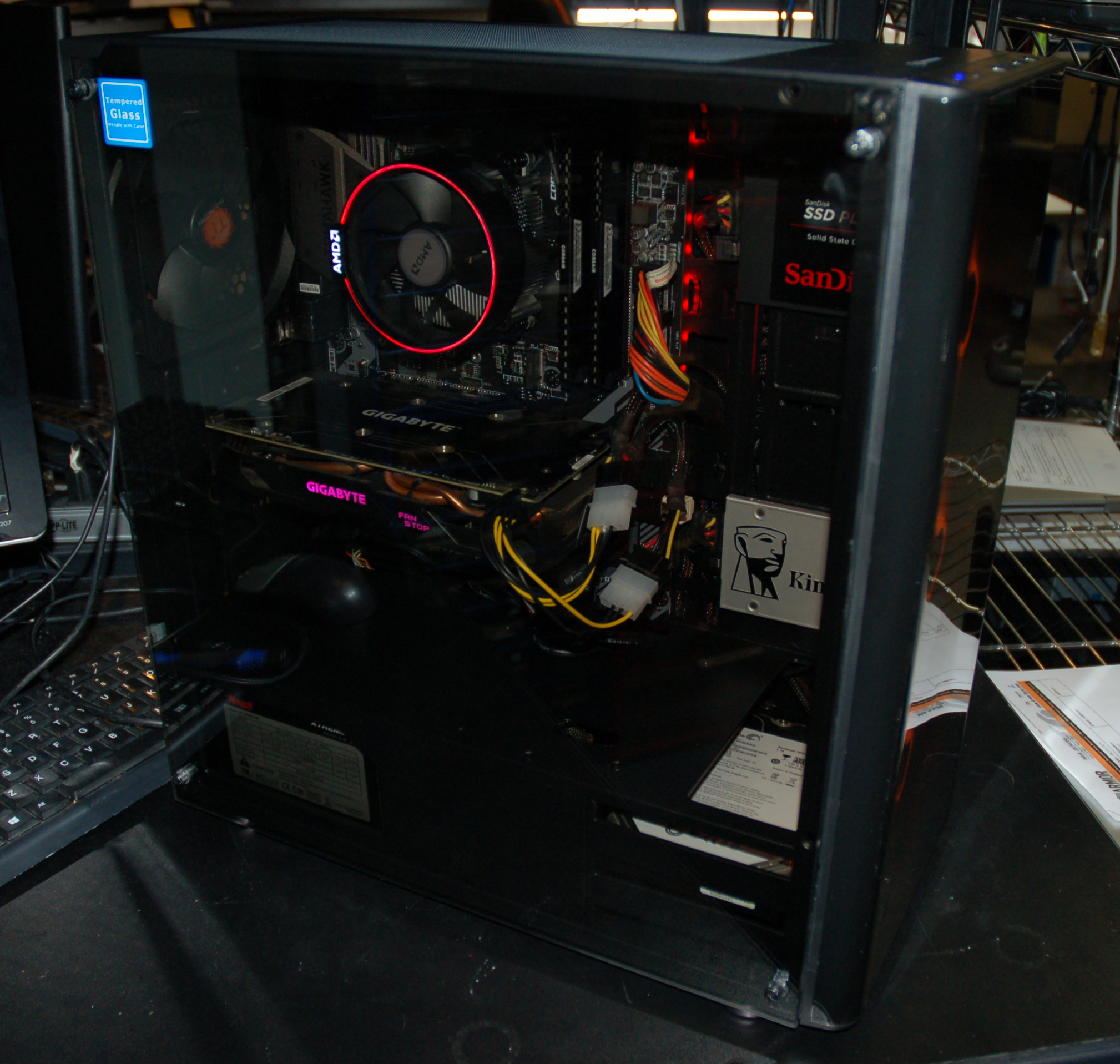 Last but not least, the tempered glass door. No more dust in this computer.